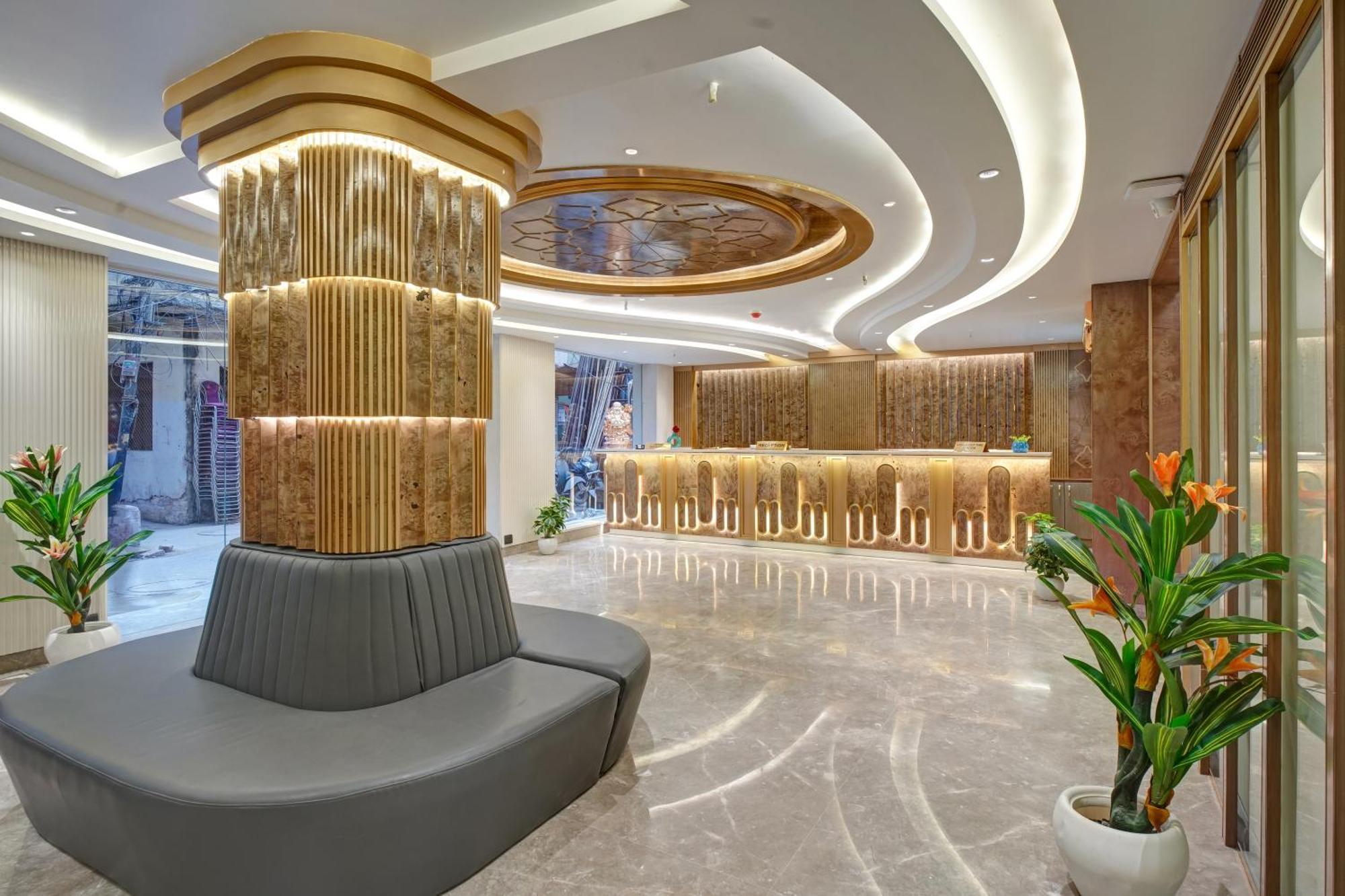 Newly Built Gold The Royal With Rooftop Restaurant - 2Mins Walk From New Delhi Rail Station & 5Mins From Connaught Place Exterior photo