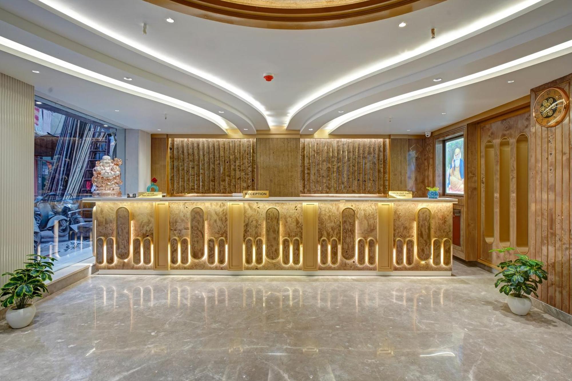 Newly Built Gold The Royal With Rooftop Restaurant - 2Mins Walk From New Delhi Rail Station & 5Mins From Connaught Place Exterior photo
